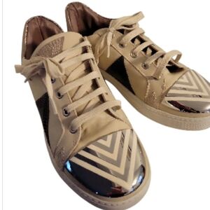 IVY KIRZHNER Sneakers with Metallic Accents size 8,5 NWOB
